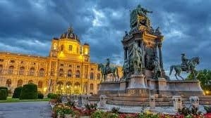 Möhtəşəm Beşlik + Swarovski Muzeyi - view 5